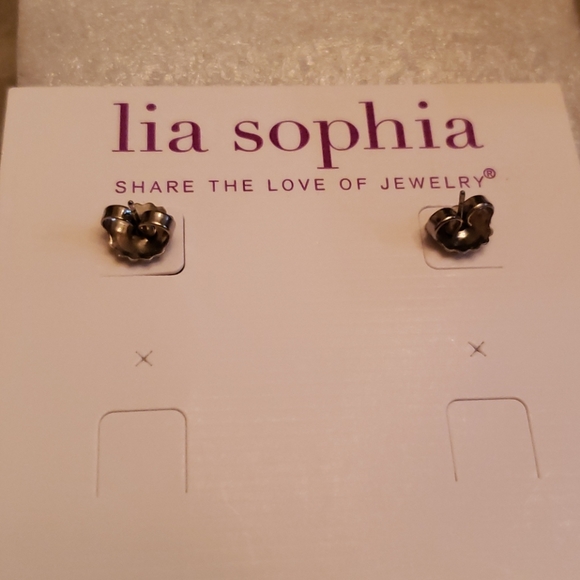 Dangling - Picture 2 of 2